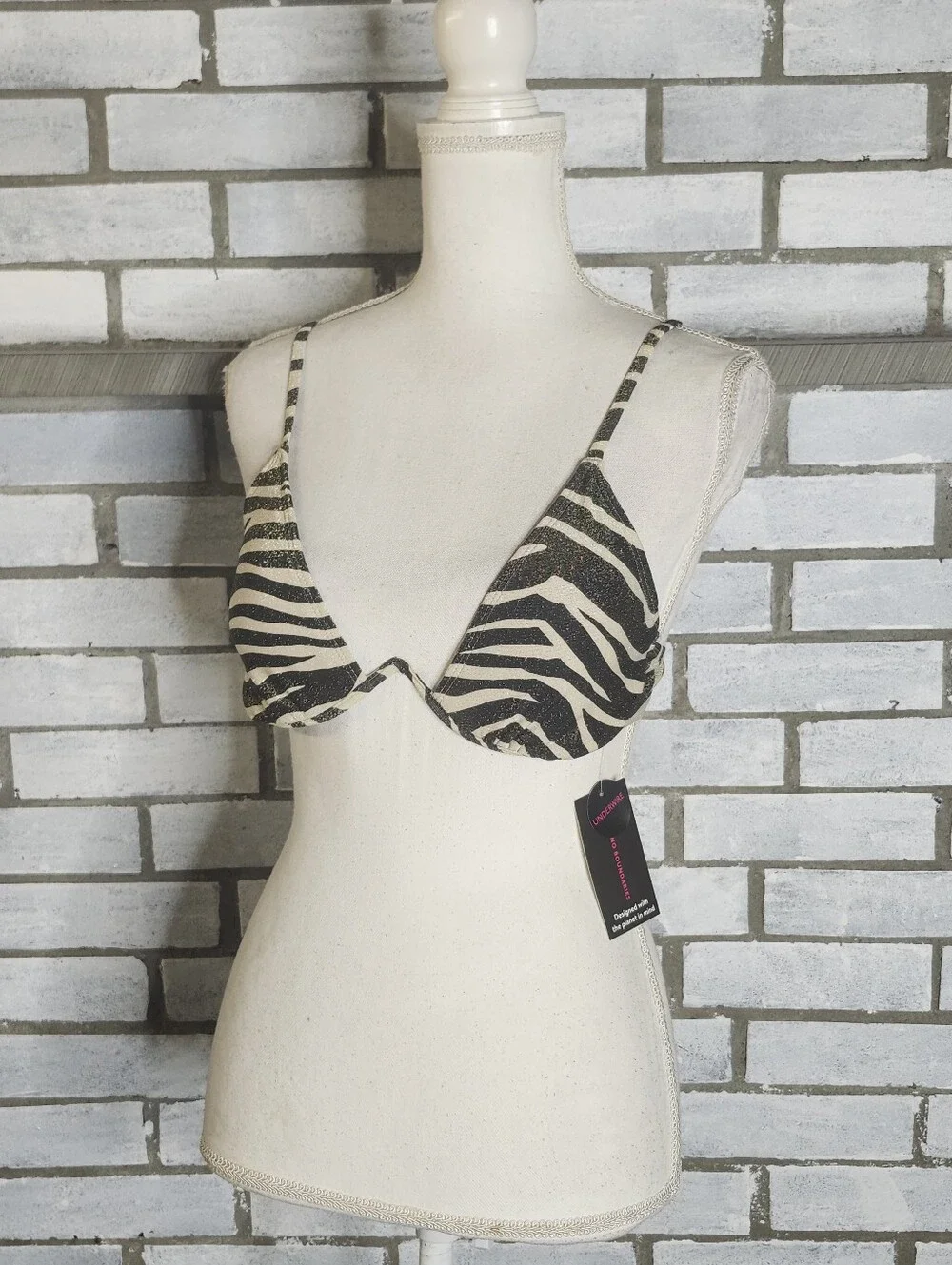 • NWT No Boundaries Junior’s Zebra Print Underwire Bikini Top Size Medium Brown